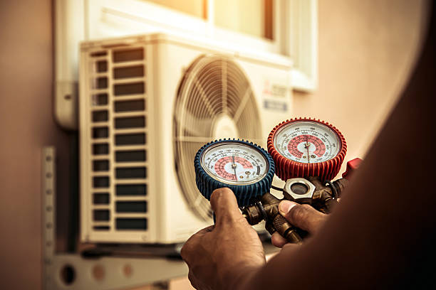 Professional Ac Installation technician working in Lumberton, MS